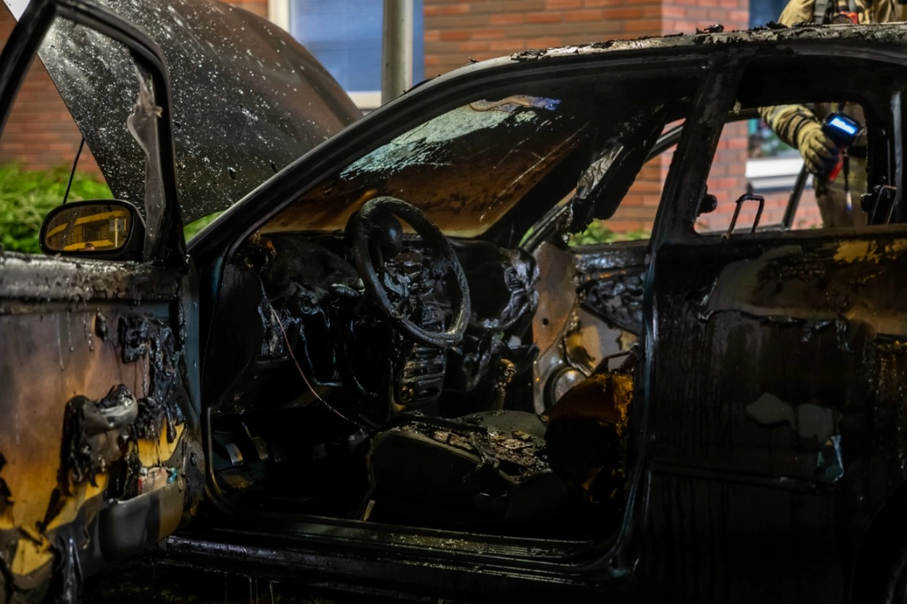 Auto uitgebrand in de Madoerastraat